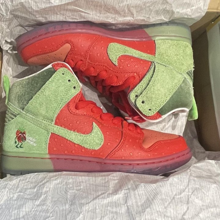 Nike Dunk High SB Strawberry Cough