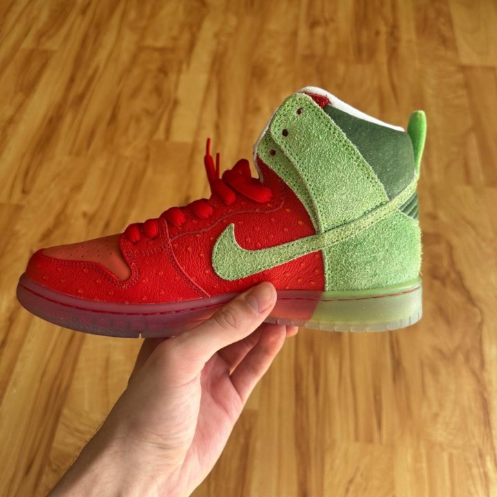 Nike Dunk High SB Strawberry Cough