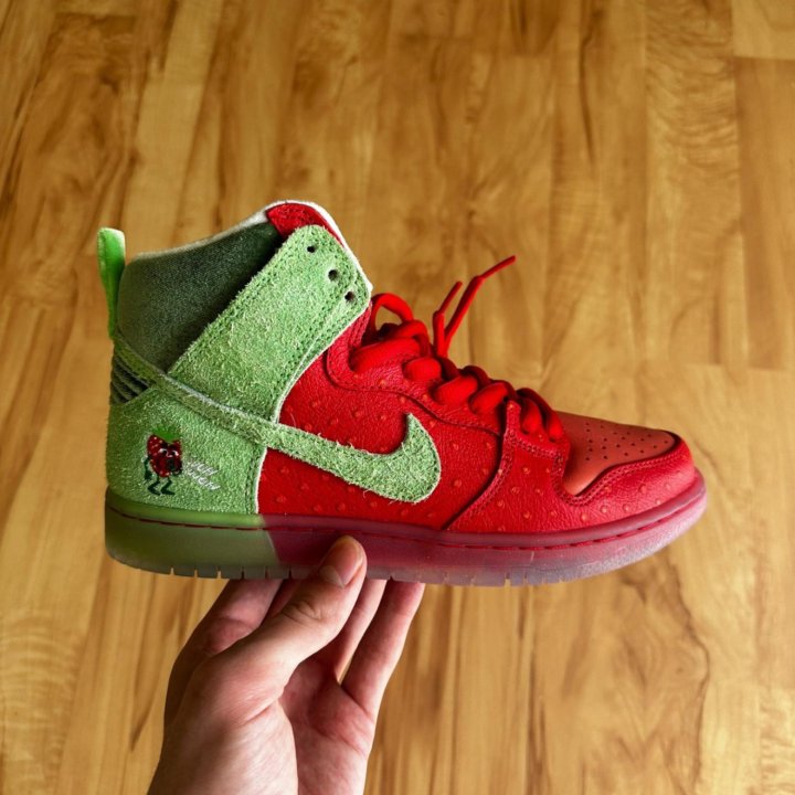 Nike Dunk High SB Strawberry Cough