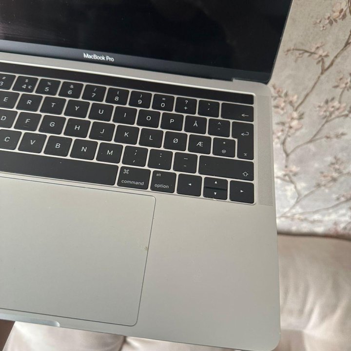 MACBOOK PRO 13 Retina Touch Bar i7 3.3ghz/16gb/512