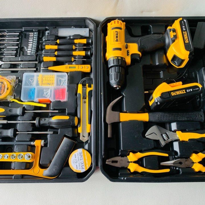 Шуруповерт DeWALT с большим набором инструментов