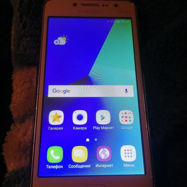 Телефон Samsung j2 Prime.