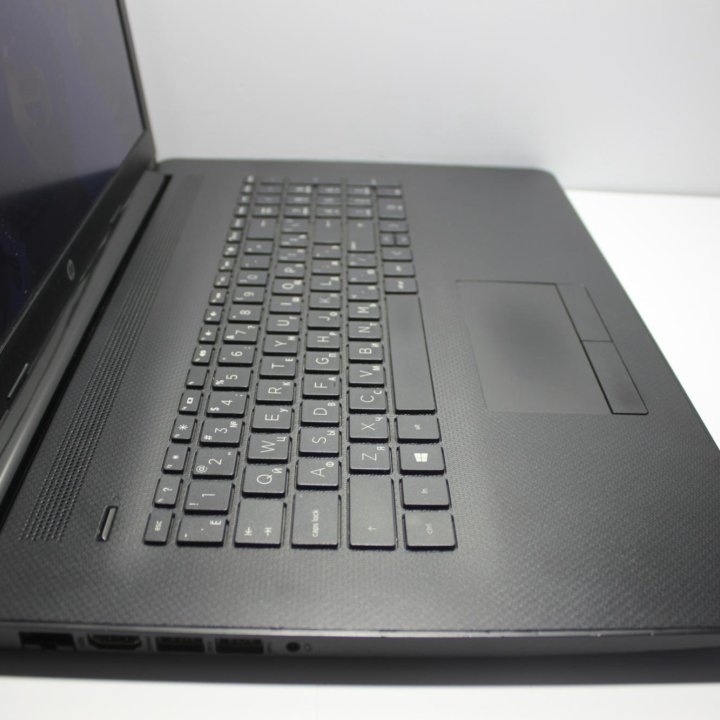 Ноутбук HP с 17.3