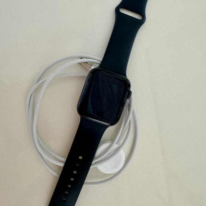 Продаю часы наручные apple watch 4