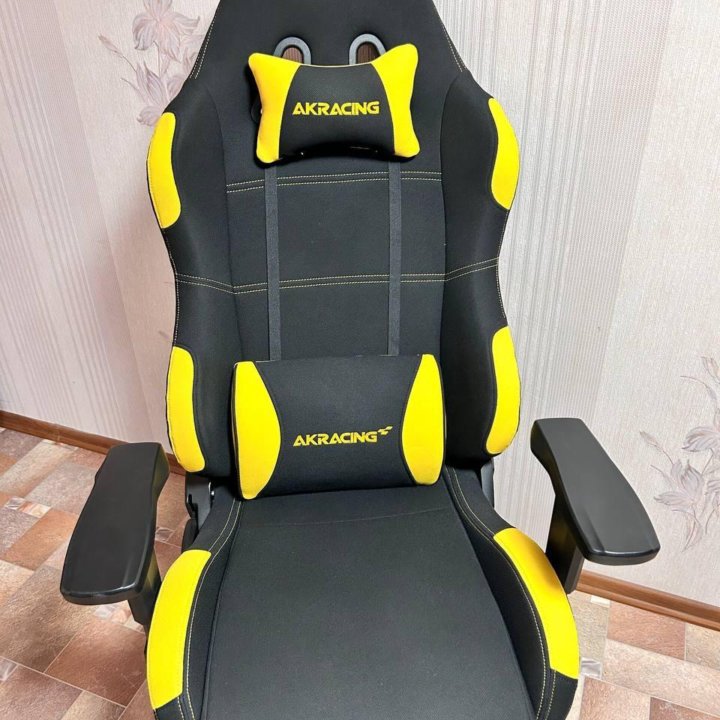 Продаю игровое кресло akracing