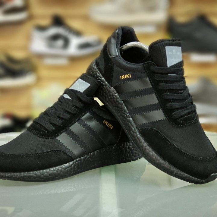 Кроссовки Adidas Iniki