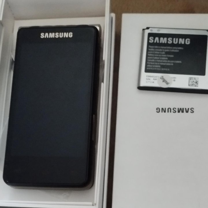 Смартфон Samsung Gt i9235