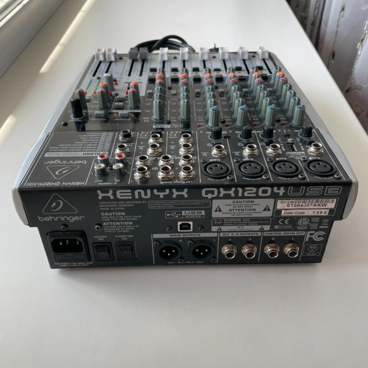 Микшер Behringer QX1204USB