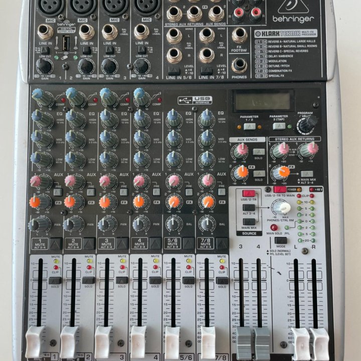 Микшер Behringer QX1204USB