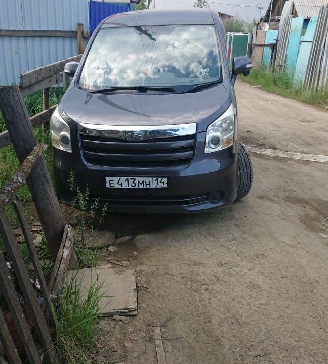 Toyota Noah, 2008