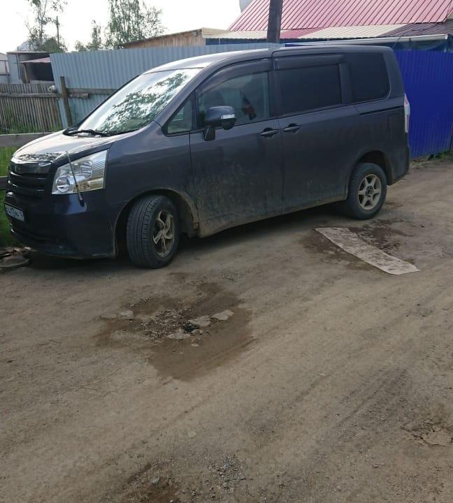 Toyota Noah, 2008