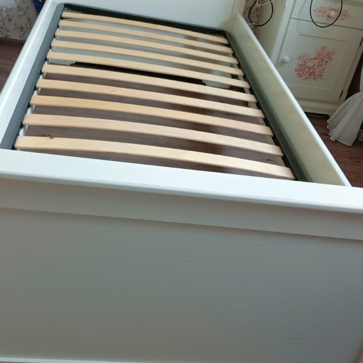 Кровать белая односпальная 90×200