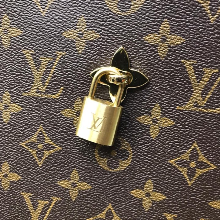 Сумка Louis Vuitton