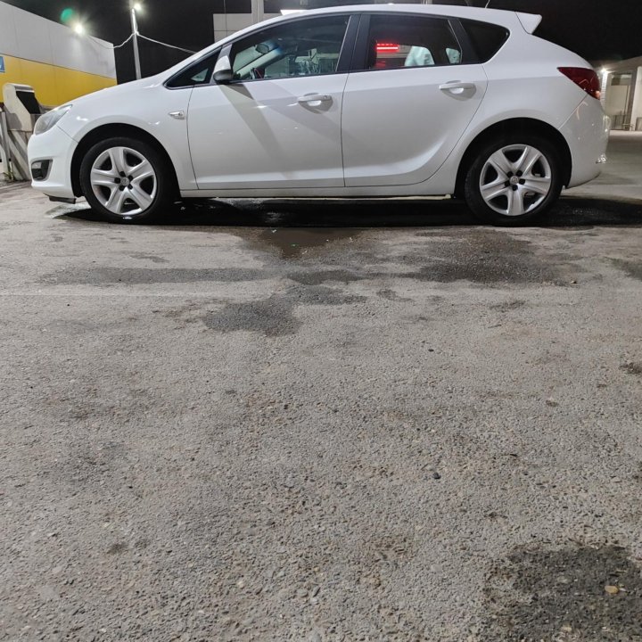 Opel Astra, 2012