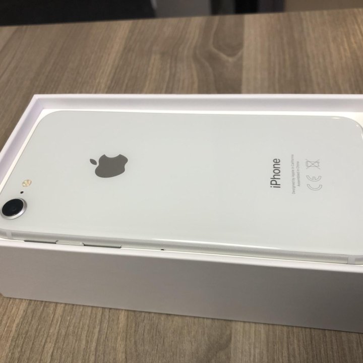 Смартфон iPhone 8 silver 64 Gb