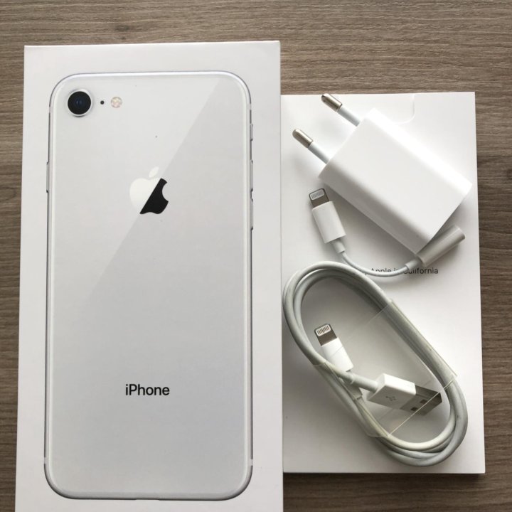 Смартфон iPhone 8 silver 64 Gb