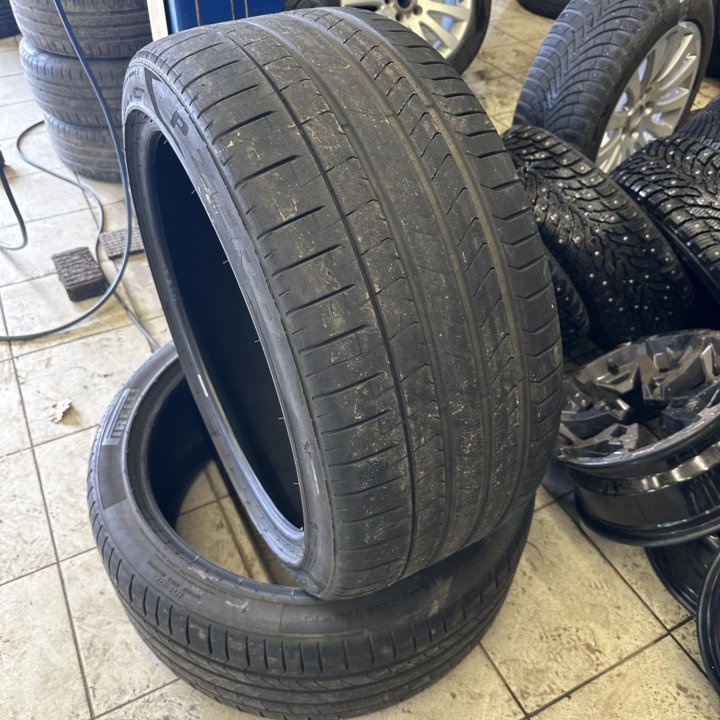 Летние шины Pirelli 295/35/R21