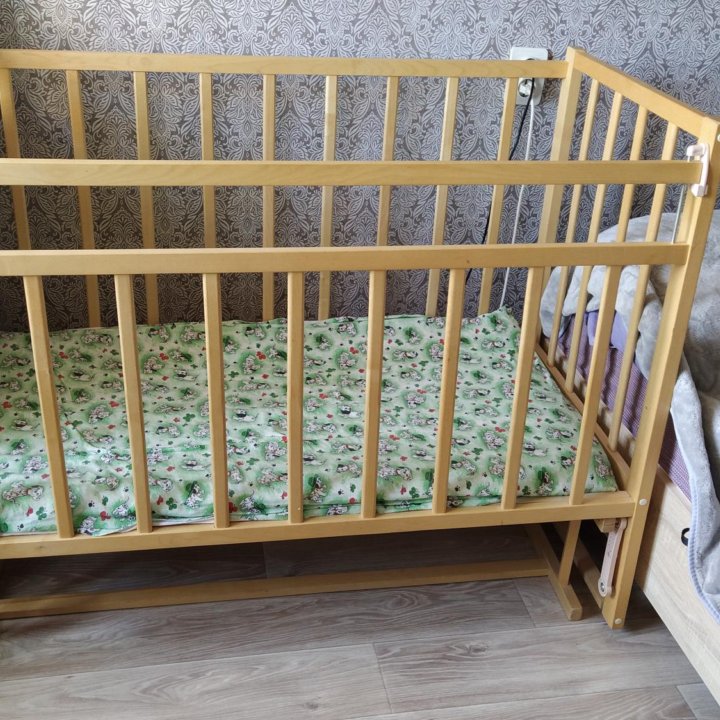 Кровать детская с качающим механизмом
