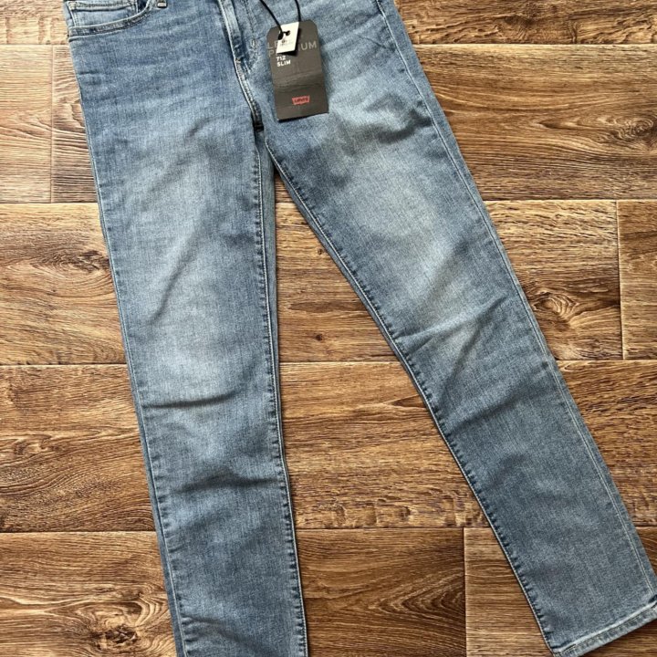 Джинсы Levi’s 712 28/32