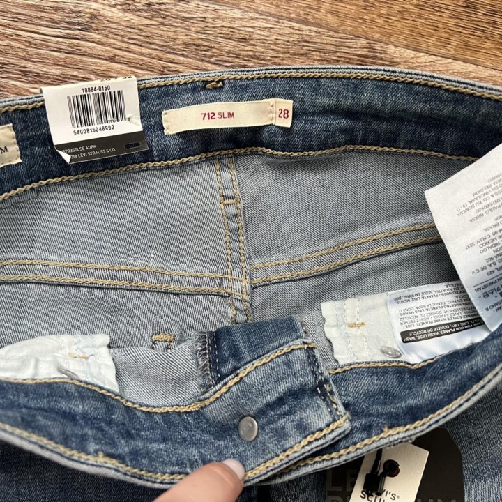 Джинсы Levi’s 712 28/32