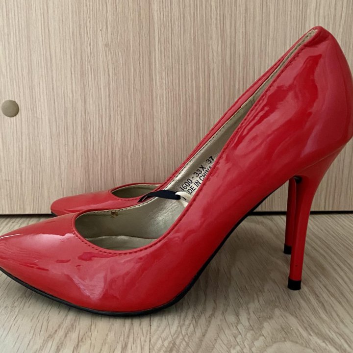 Туфли женские красные 37 р