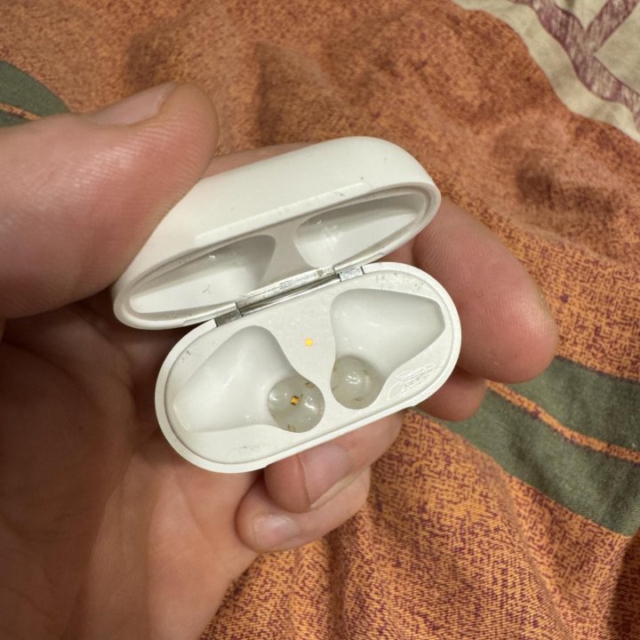 AirPods 1-го поколения.