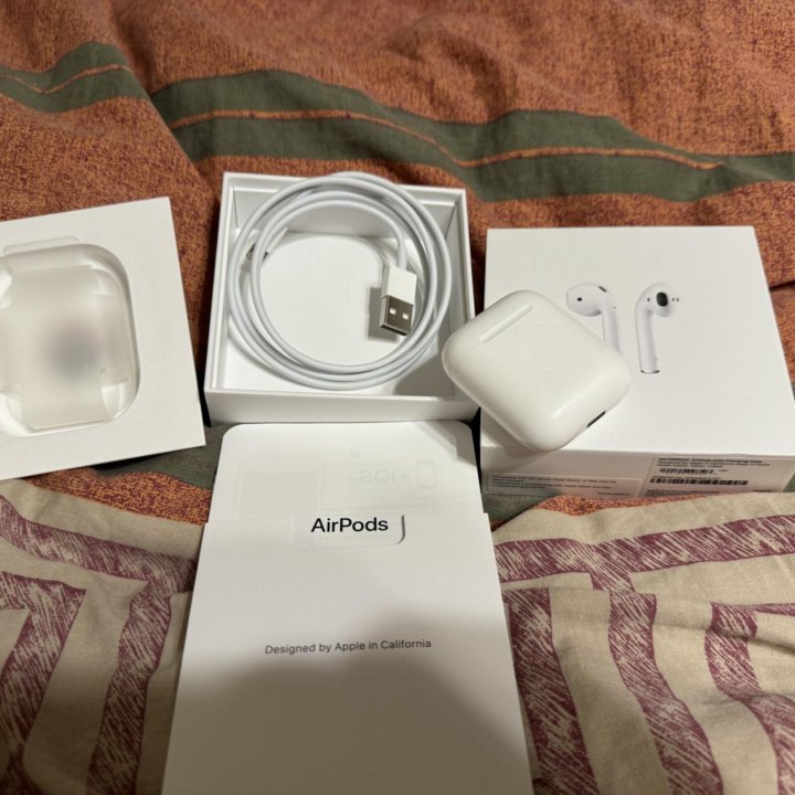 AirPods 1-го поколения.