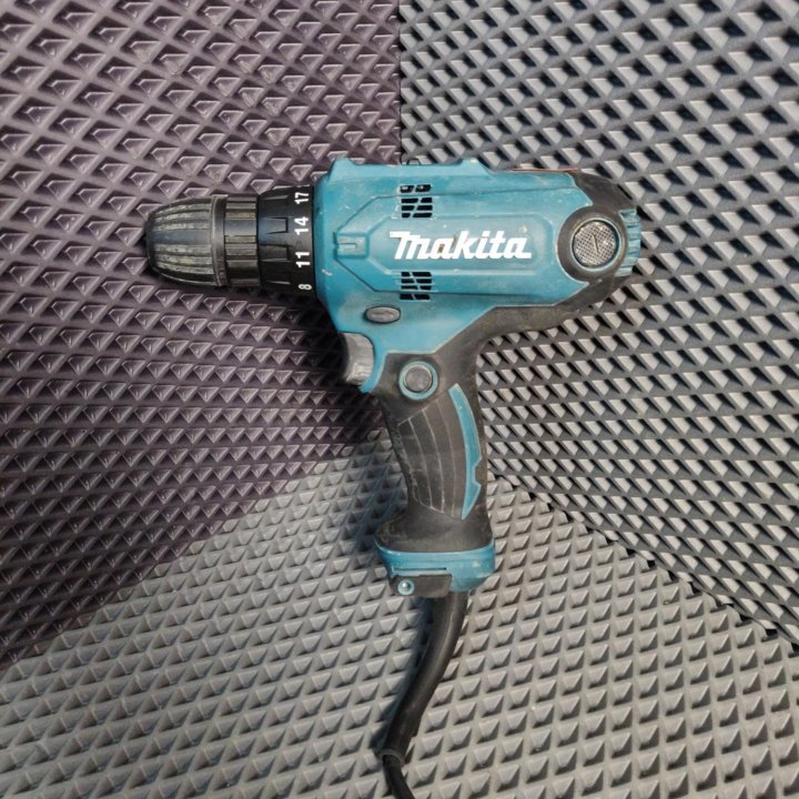 Шуруповёрт сетевой Makita DF0300