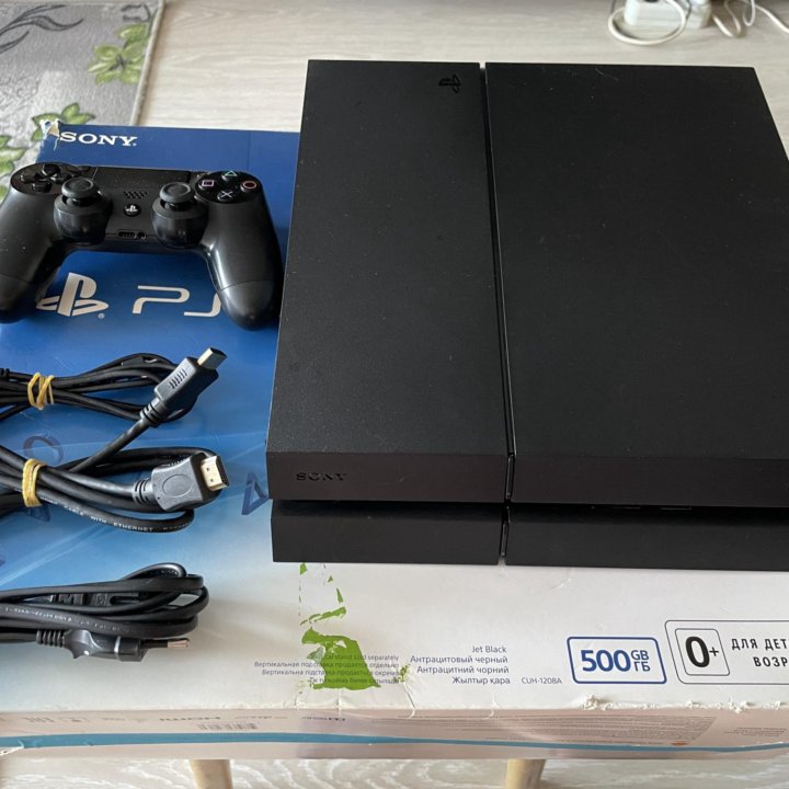 Продам PS4 на 500 GB/ в отличном состоянии