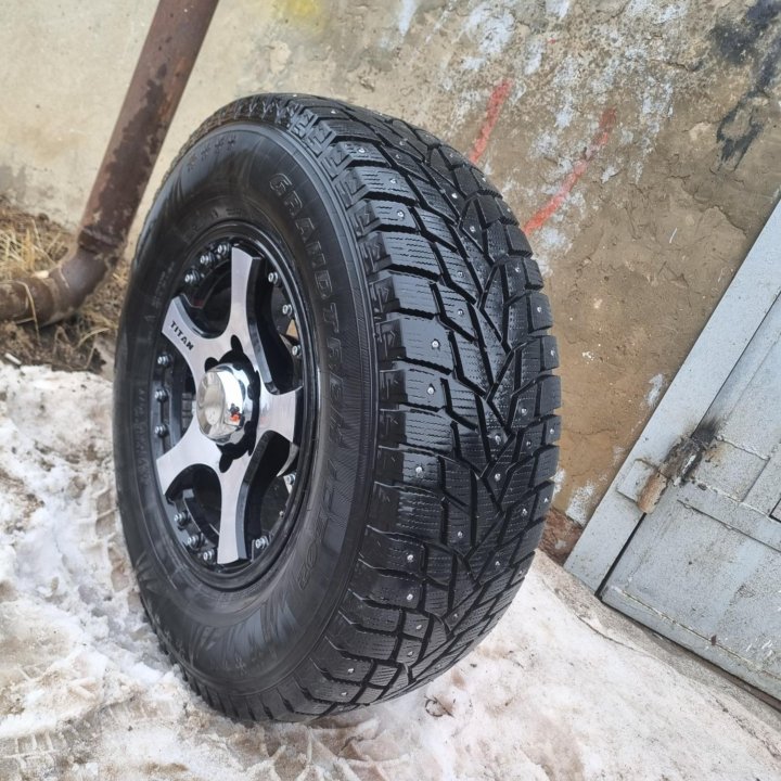 Dunlop Grandtrek Ice02 245 /70 /16.