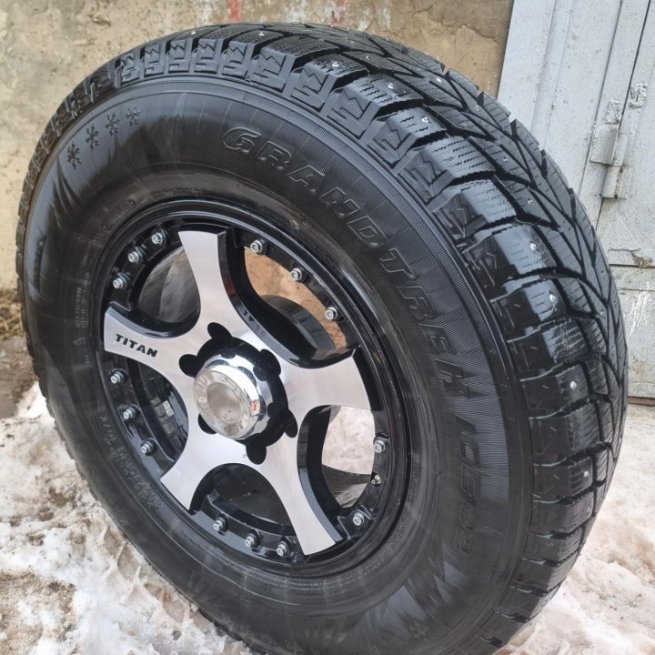 Dunlop Grandtrek Ice02 245 /70 /16.