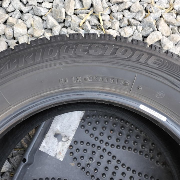 Bridgestone blizzak VRX 185/65 R15