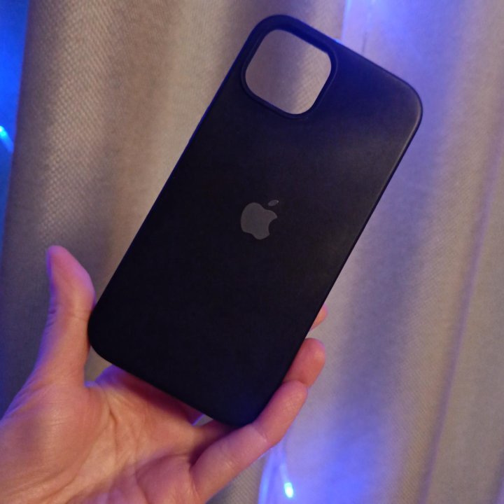 Чехол black на iPhone 13