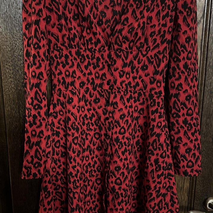 Платье Love Republic 42 красное леопард