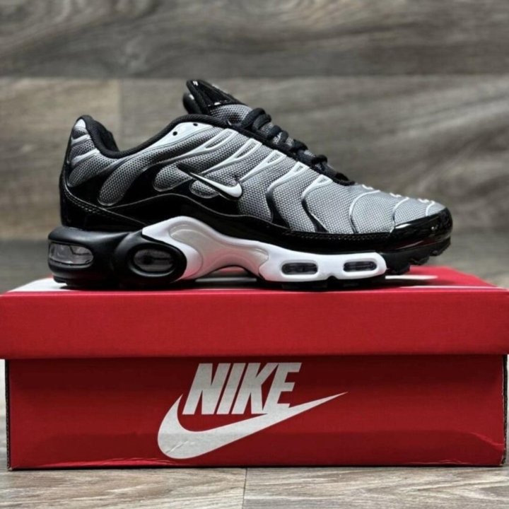 Кроссовки Nike Air Max Tn Plus