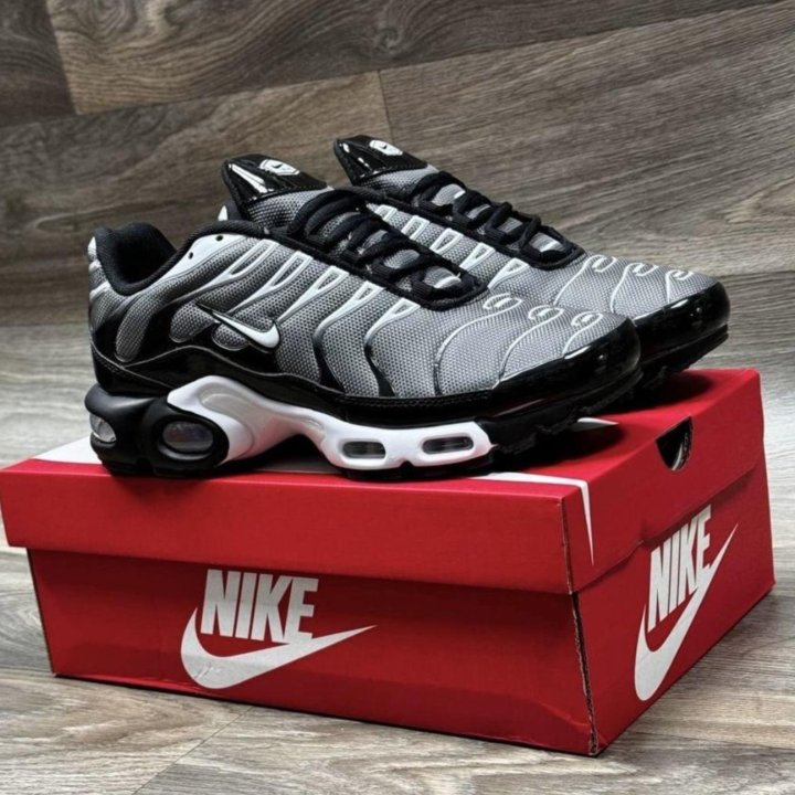 Кроссовки Nike Air Max Tn Plus