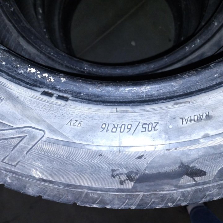 Комплект летних шин Viatti 205/60 R16