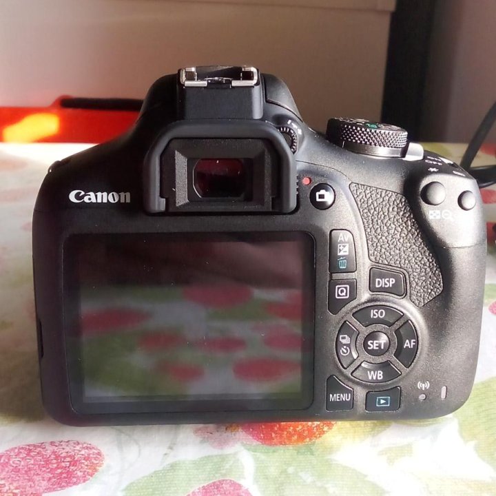 Canon EOS 2000D kit 18-55mm DC 24.1 MP/6000x4000