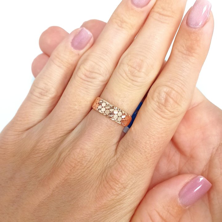 Золотое кольцо с алмазной гранью широкое