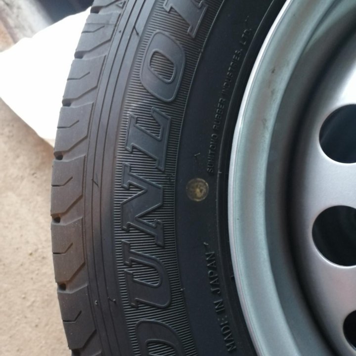 Колёса на 14: шины DUNLOP 155/80R14 с дисками, б/п