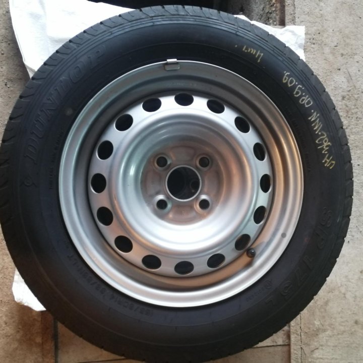 Колёса на 14: шины DUNLOP 155/80R14 с дисками, б/п