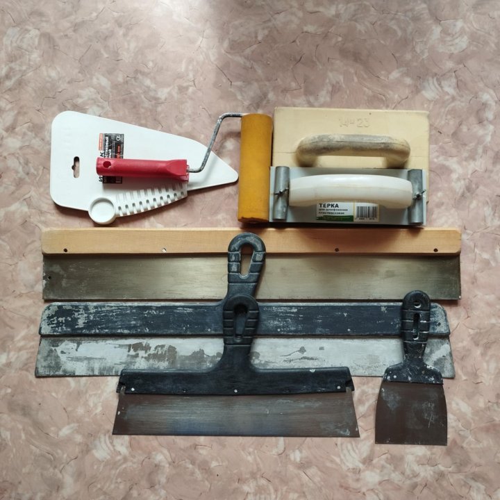 Мастерок кельма, шпатель.