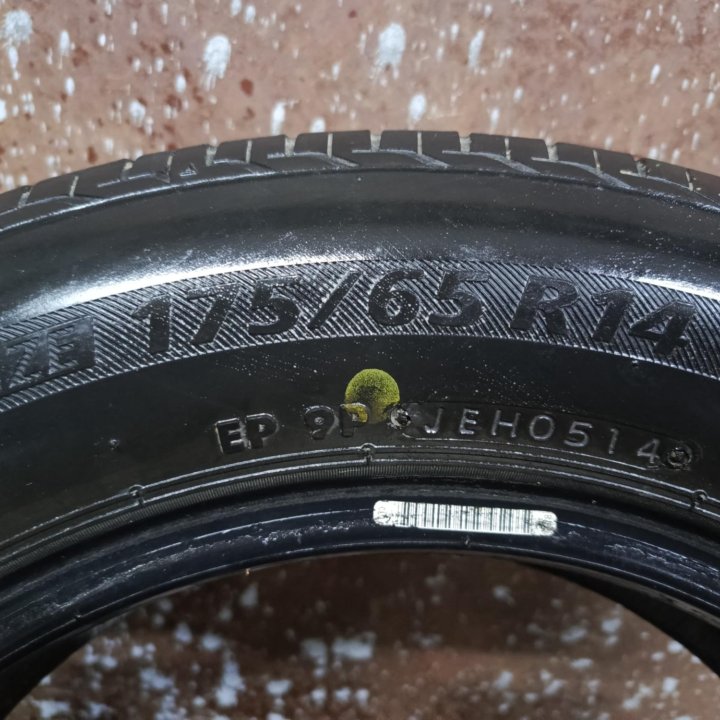 2 шины Bridgestone 175/65R14