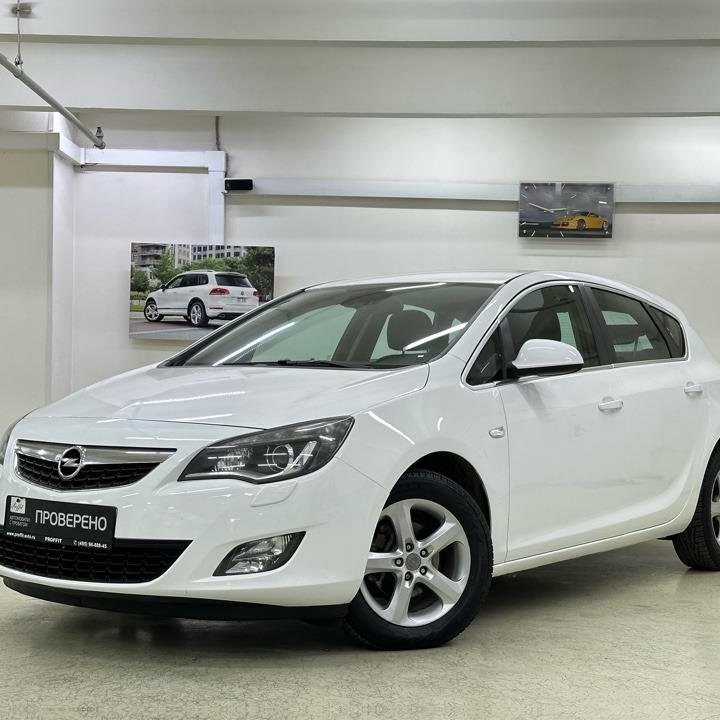 Opel Astra, 2011