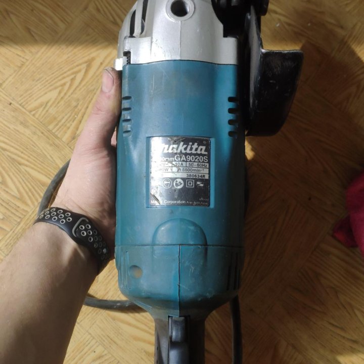 Болгарка Makita GA9020S