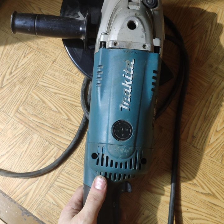 Болгарка Makita GA9020S