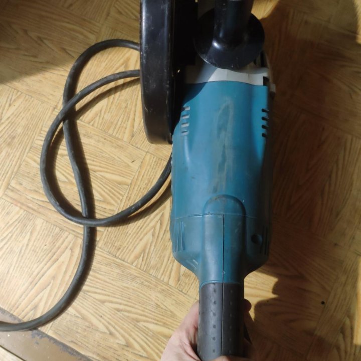 Болгарка Makita GA9020S