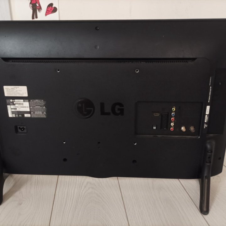 телевизор LG 32lb561v