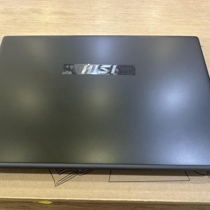 MSI Modern 15 B12M-214XRU