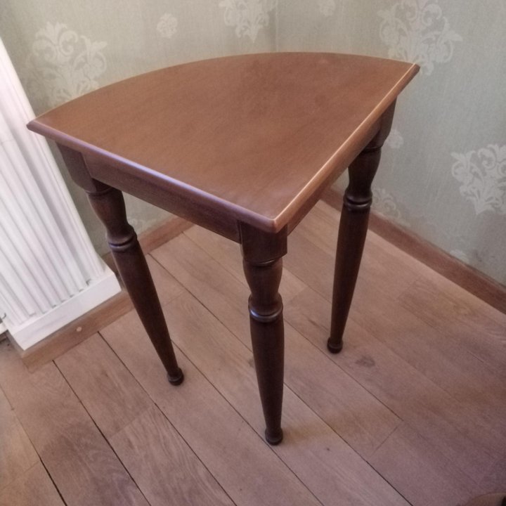 Угловой столик